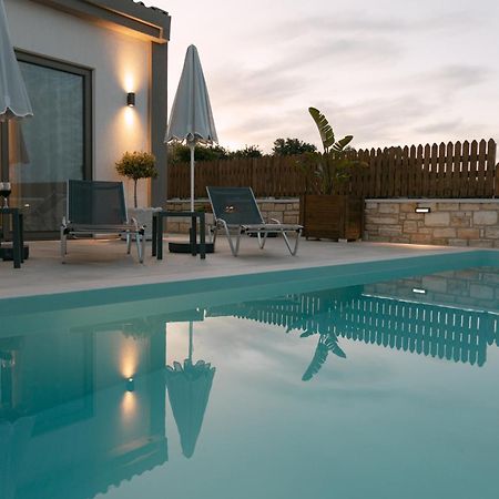 Halaro Villa Gerani  Luaran gambar