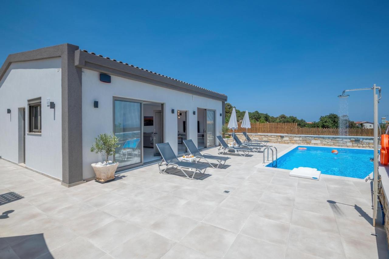 Halaro Villa Gerani  Luaran gambar