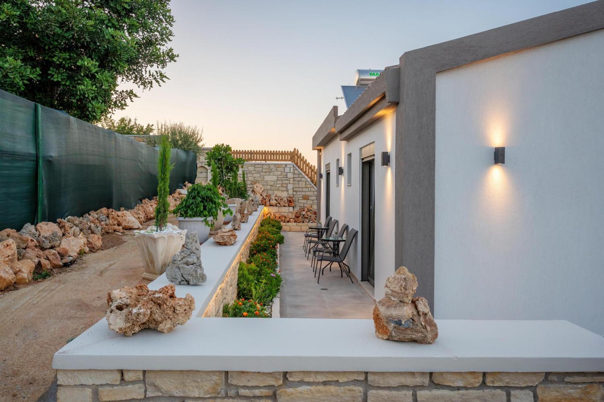 Halaro Villa Gerani  Luaran gambar