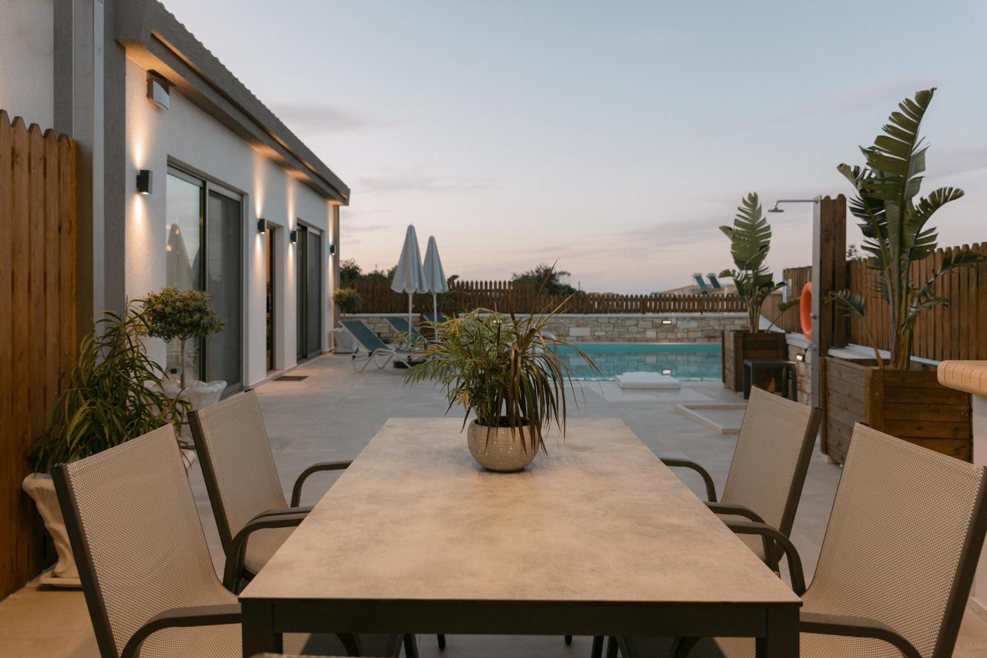 Halaro Villa Gerani  Luaran gambar