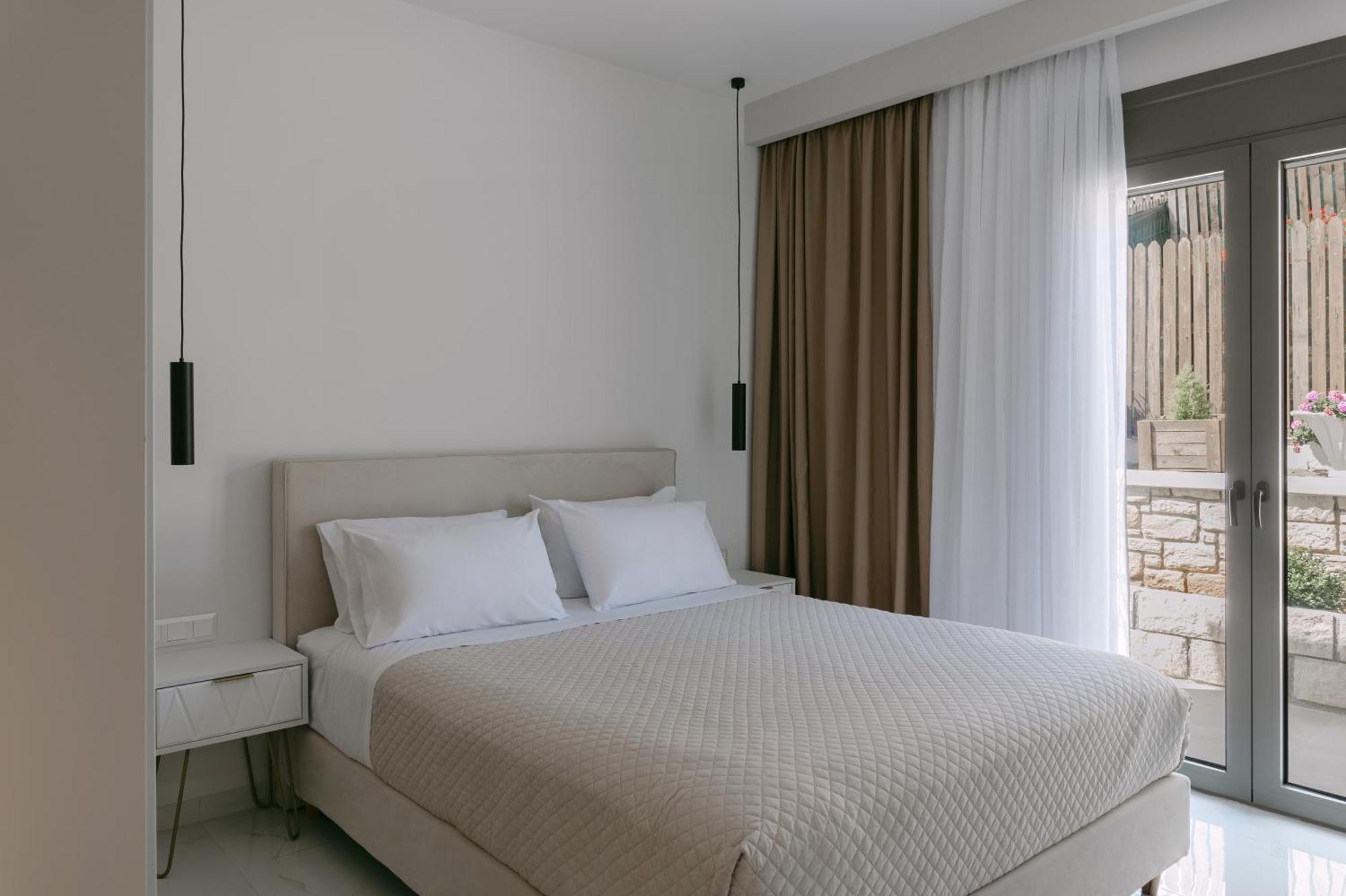 Halaro Villa Gerani  Luaran gambar