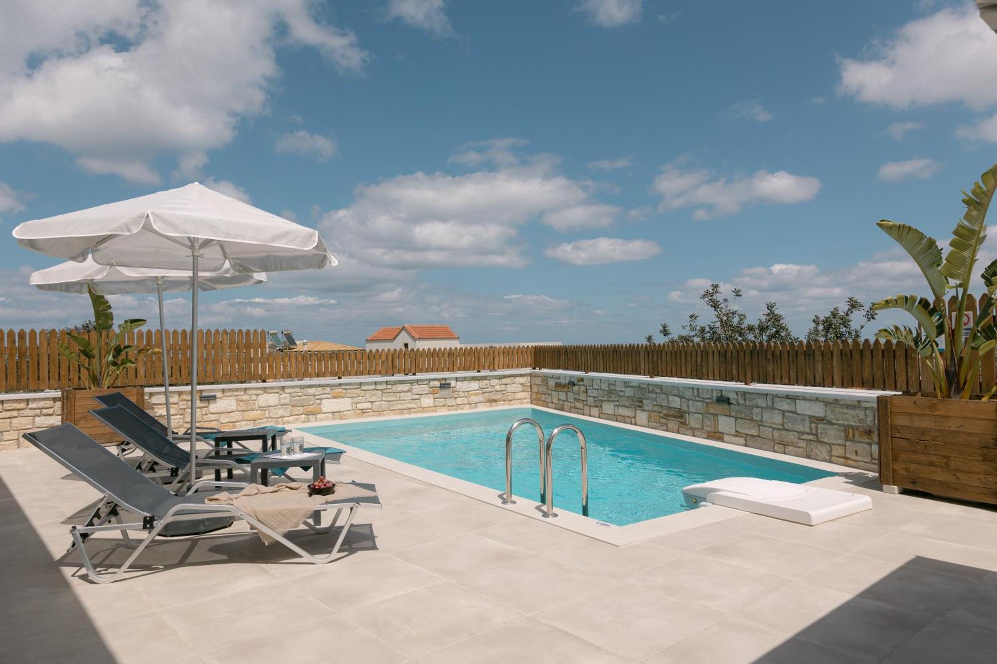 Halaro Villa Gerani  Luaran gambar